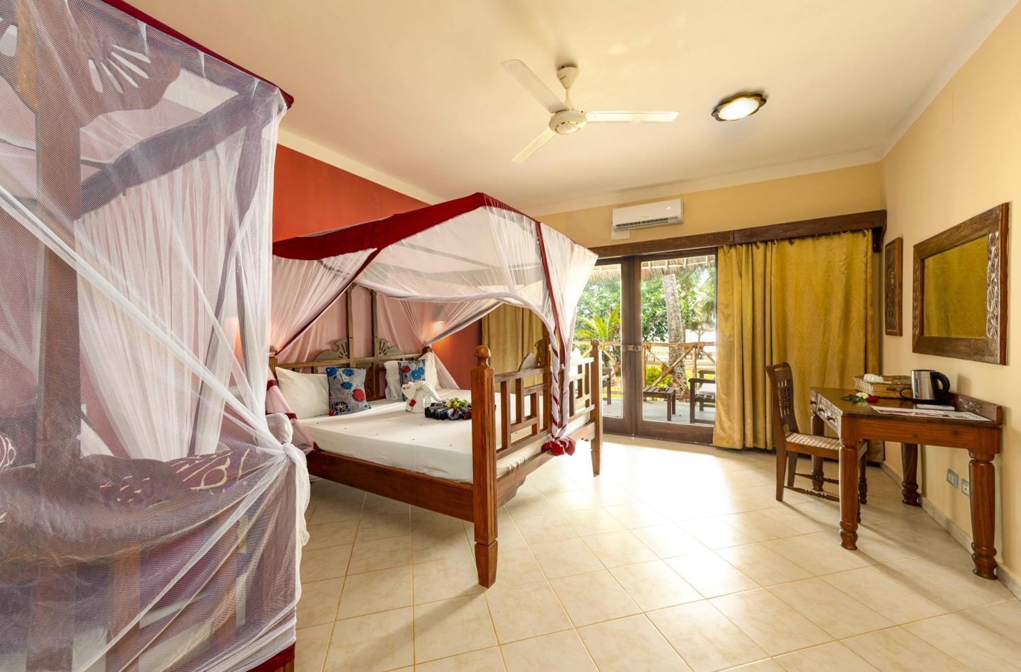 Jaz Adonia Hotell Uroa